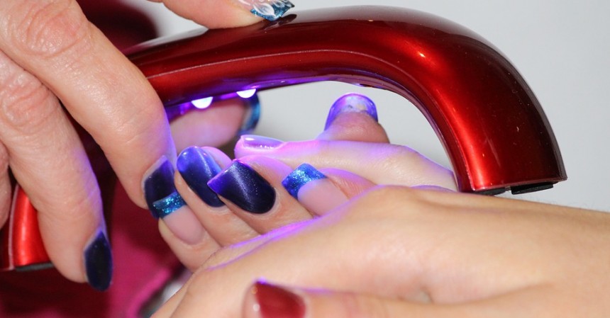 Manicure russa, laminazione ciglia e sfumature degradé