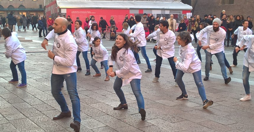 Danzatori pasticceri nei flash mob al “cioccolato”
